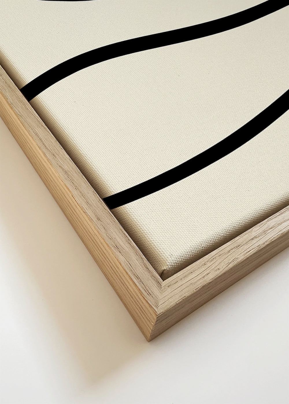 Minimalistisk tavla med svarta linjer på beige