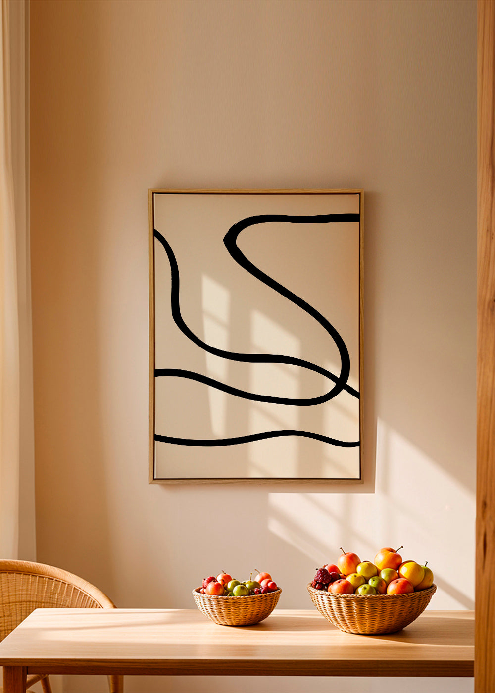 Minimalistisk tavla med svarta linjer på beige