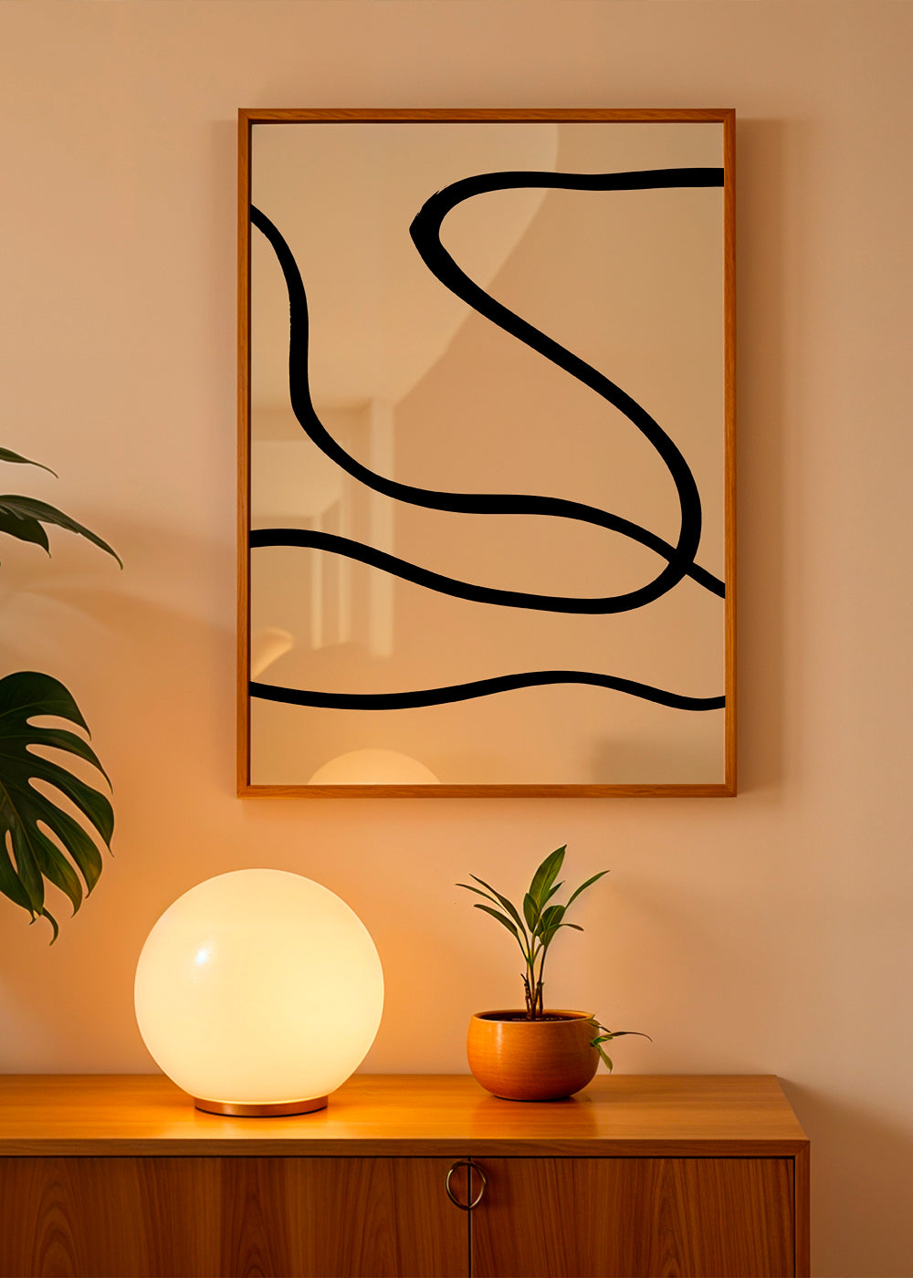 Minimalistisk tavla med svarta linjer på beige