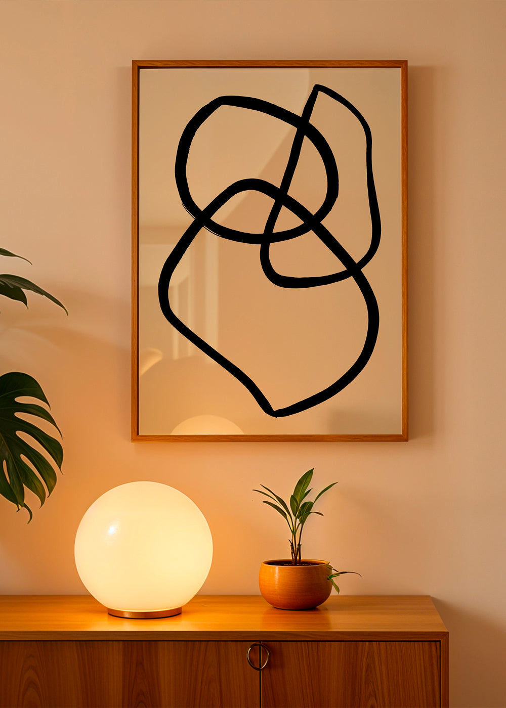 Minimalistisk tavla med organiska svarta linjer