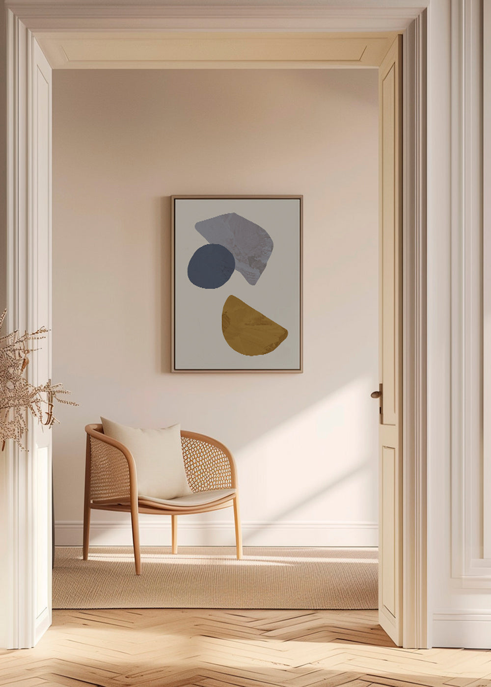 Abstrakt konstverk med organiska beige former