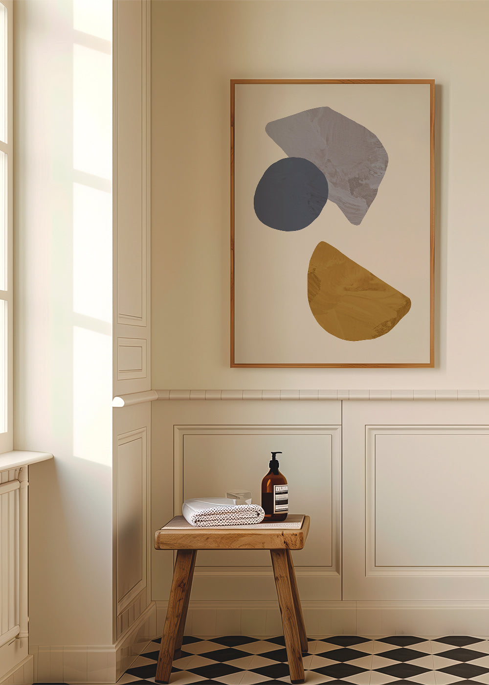 Abstrakt konstverk med organiska beige former