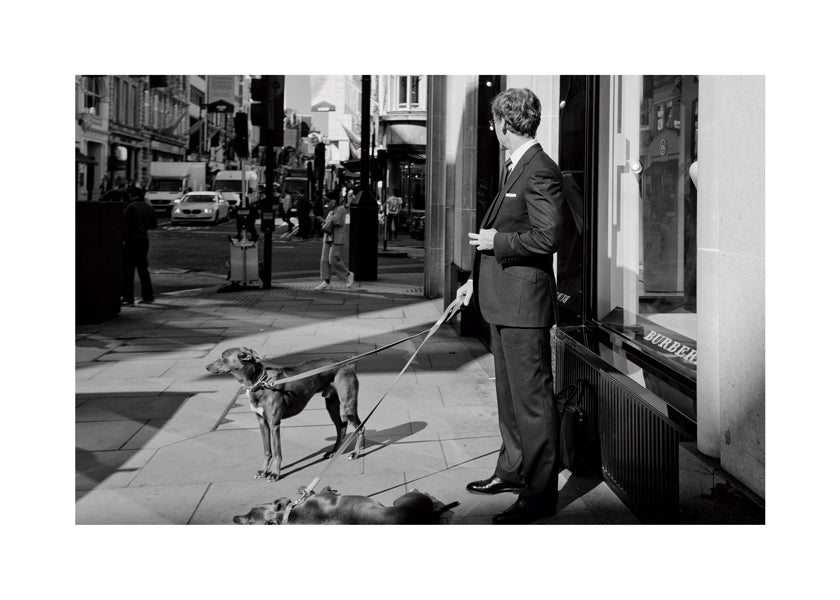 Gatufotografi man med hund