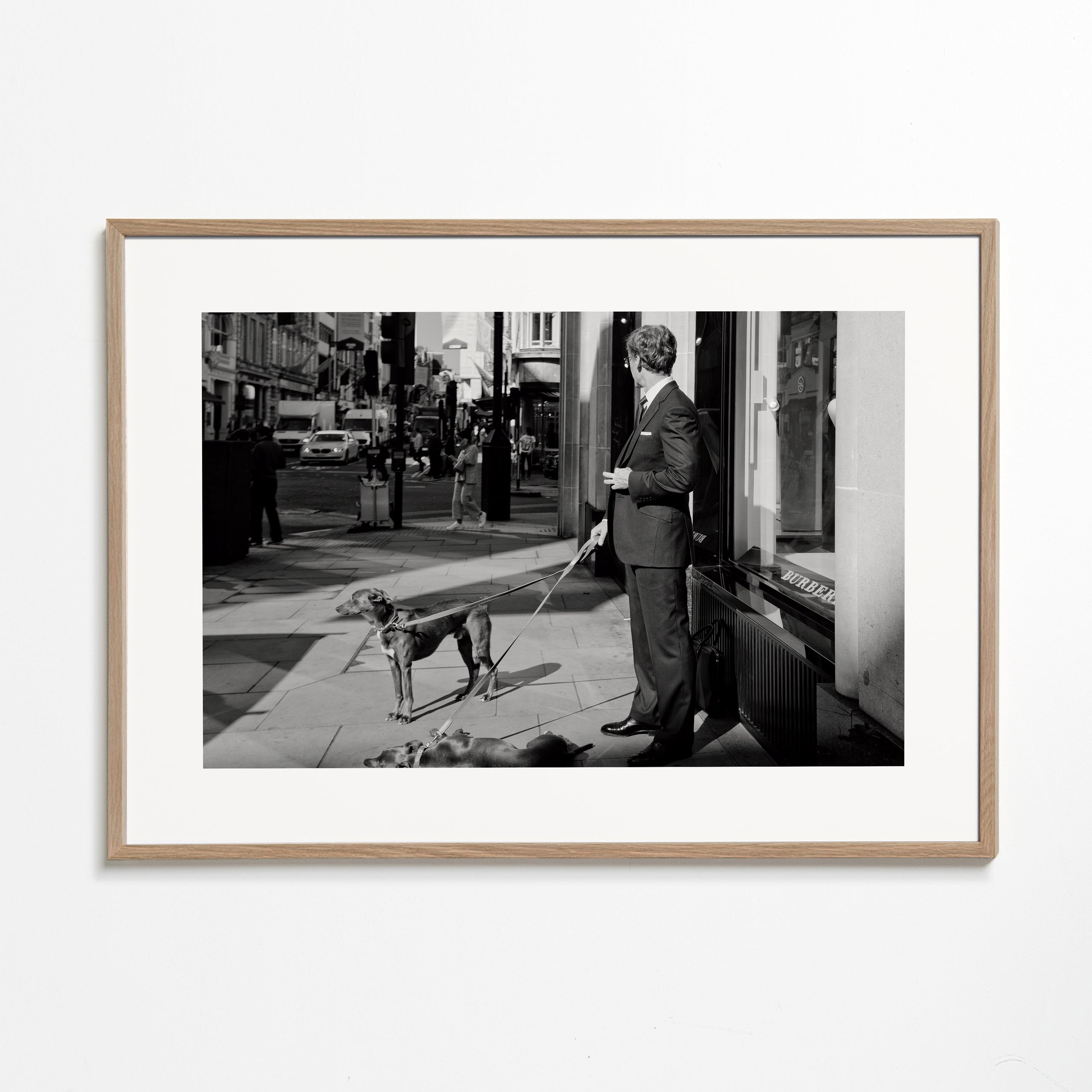 Gatufotografi man med hund