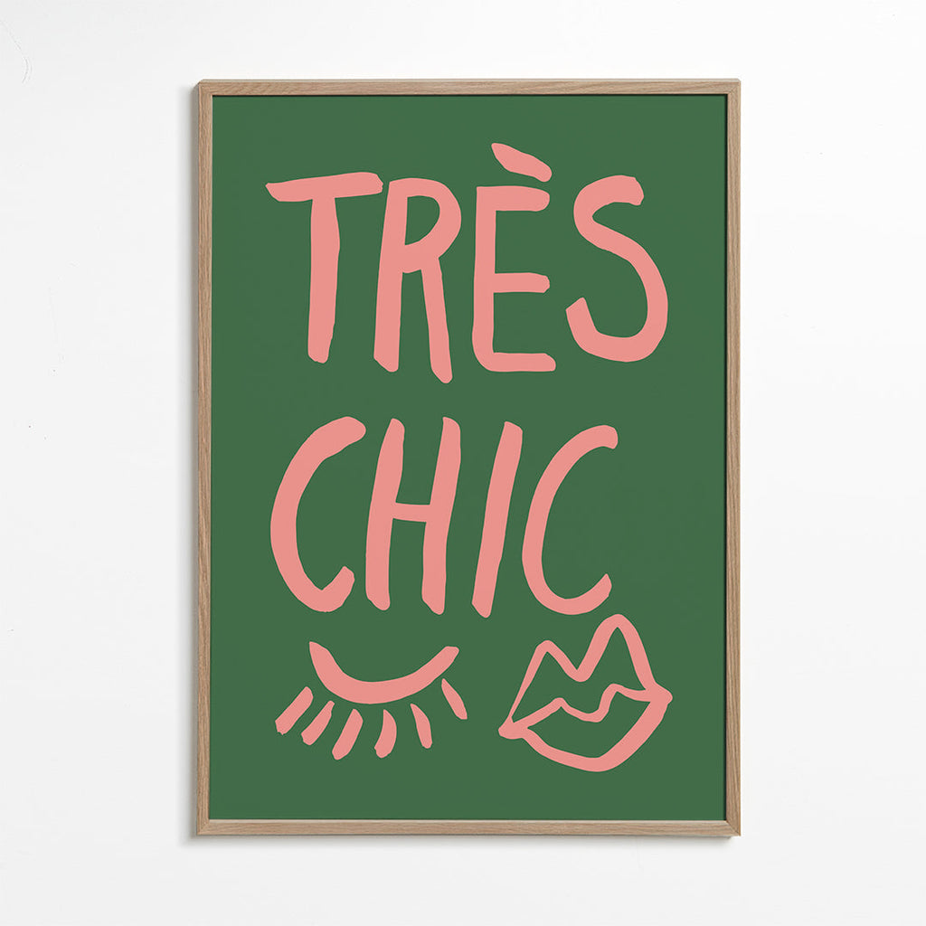 Illustration Très Chic rosa på grön bakgrund