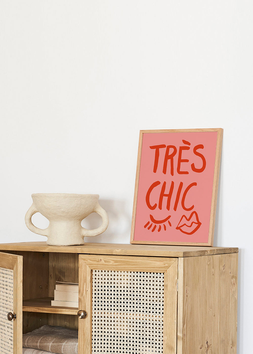 Typografisk affisch 'Très Chic' rosa