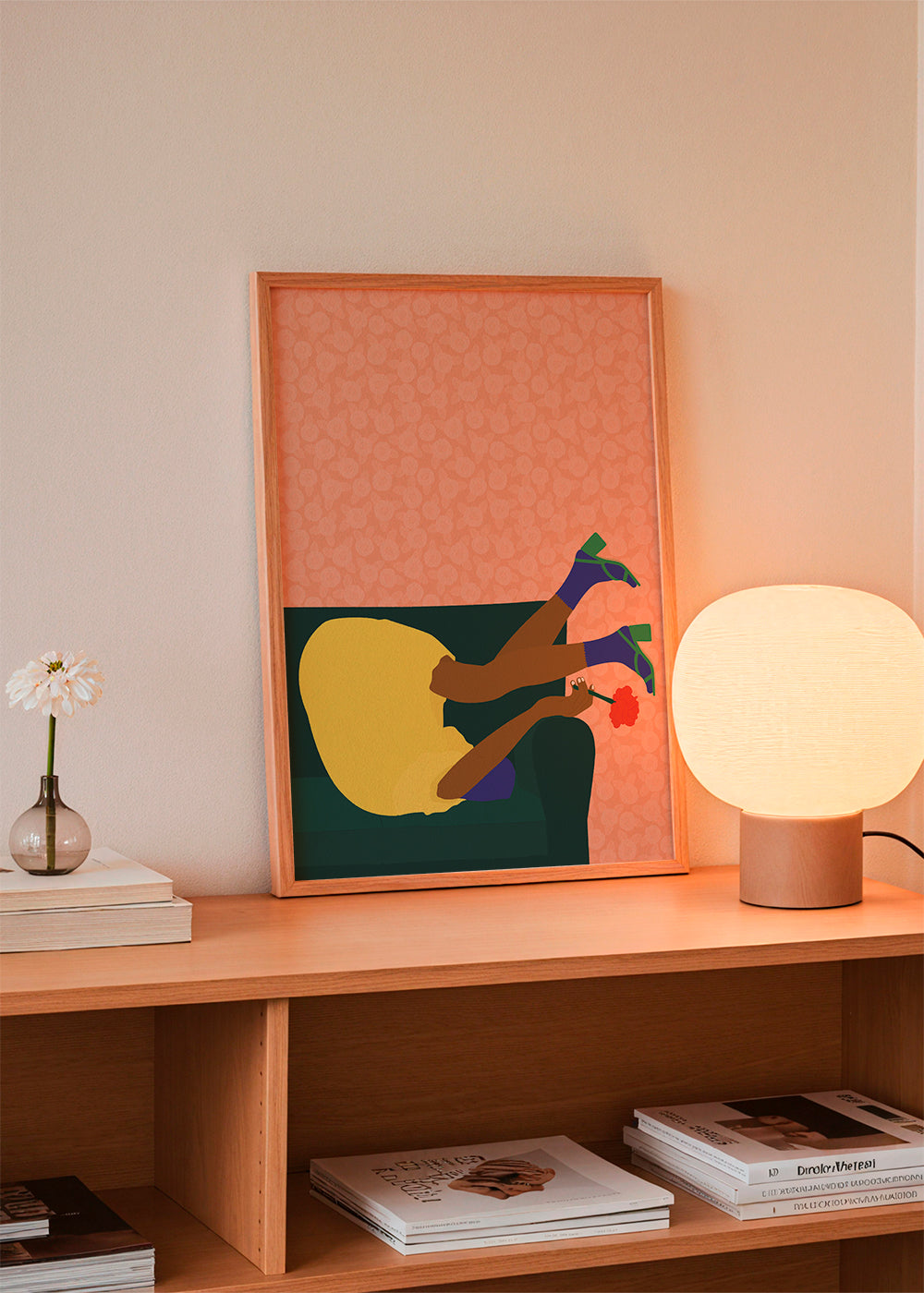 Illustration av en uppochnedfigur på soffan