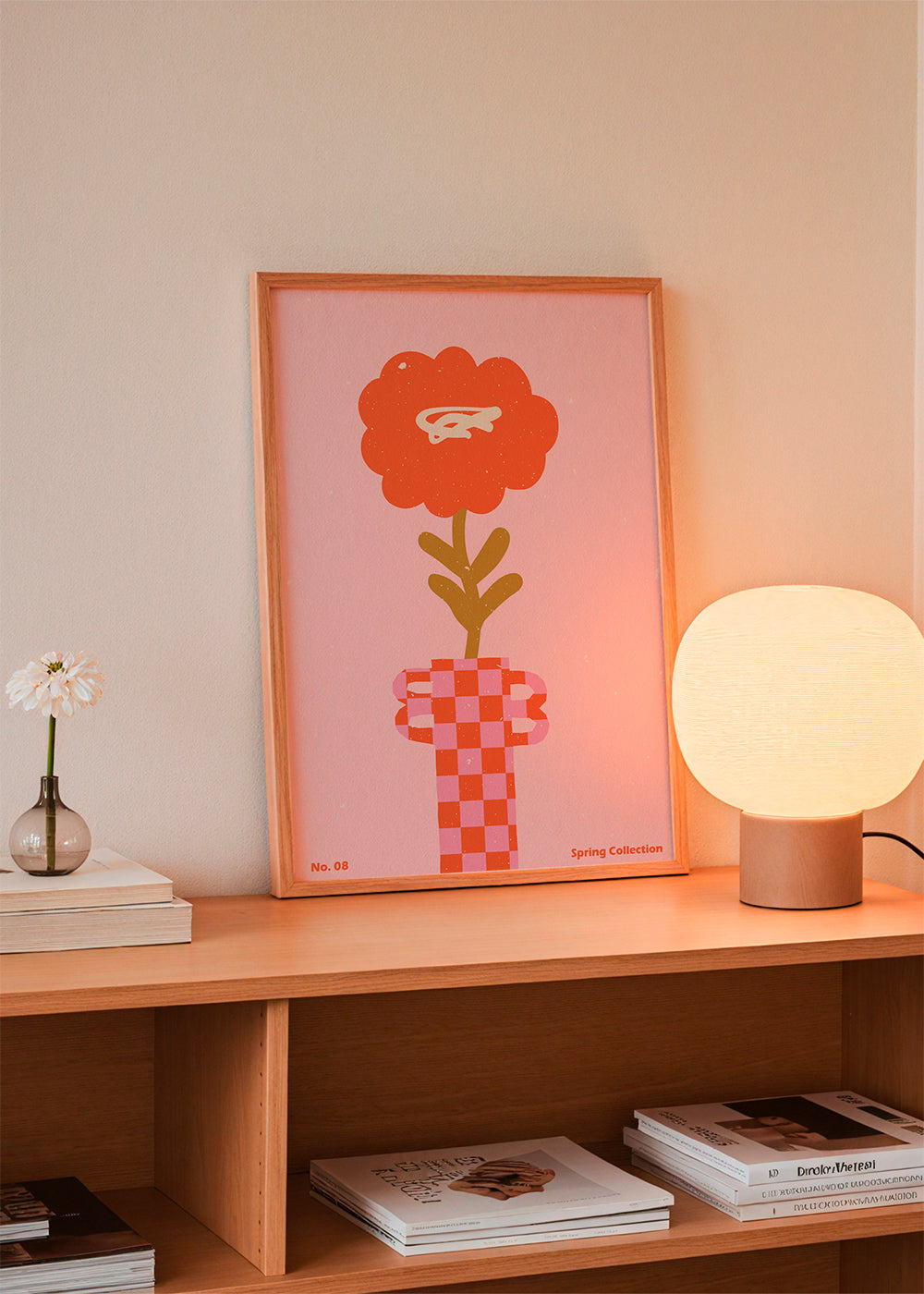 Botanisk poster: orange blomma mot rosa bakgrund