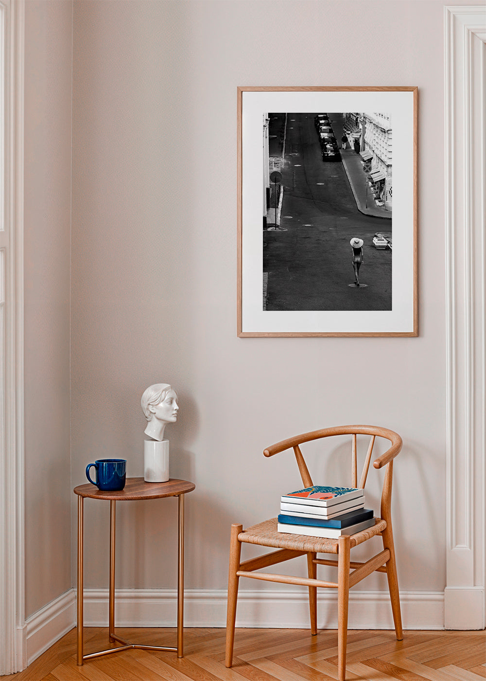 Gatufotografi med en ensam figur