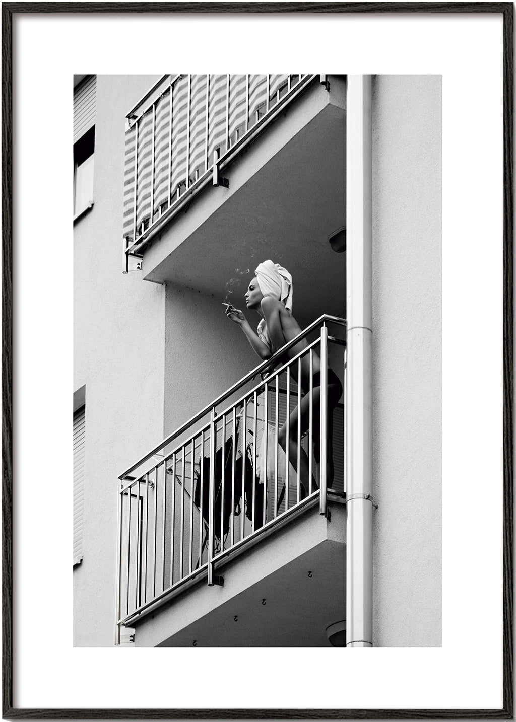 Fotografi av balkongögonblick i svartvitt
