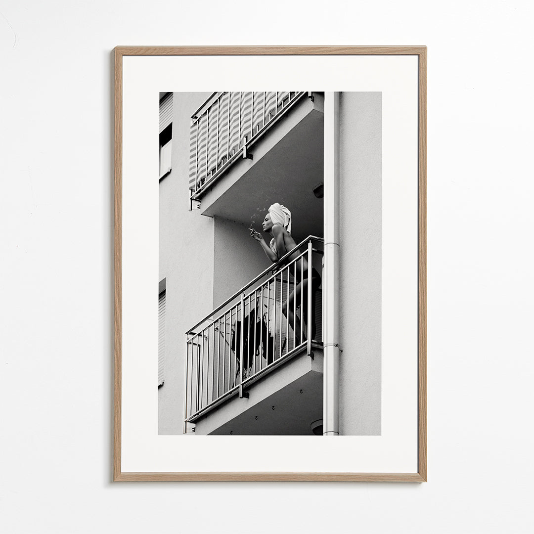 Fotografi av balkongögonblick i svartvitt
