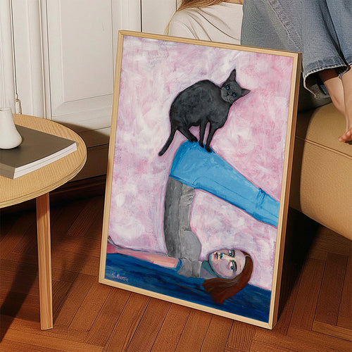 Avslappnande design med yogaposition och katt