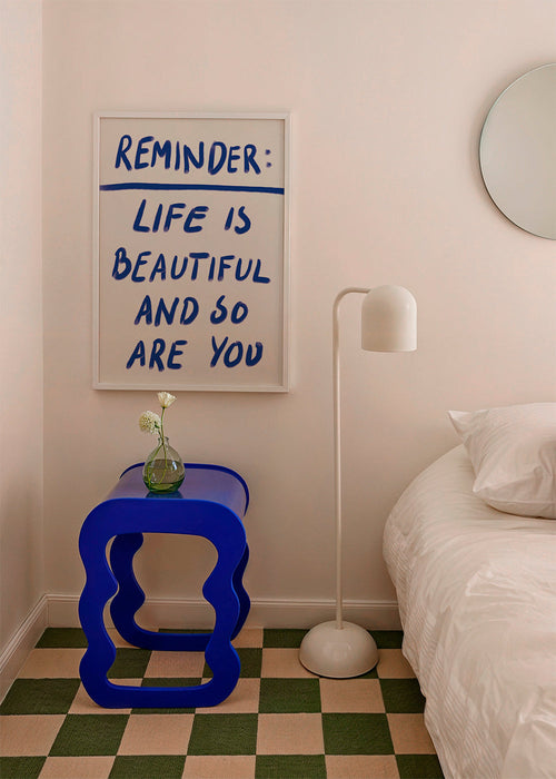 Typografisk illustration ”Reminder” i blå