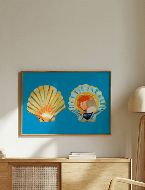Illustration med snäckskal på blå bakgrund