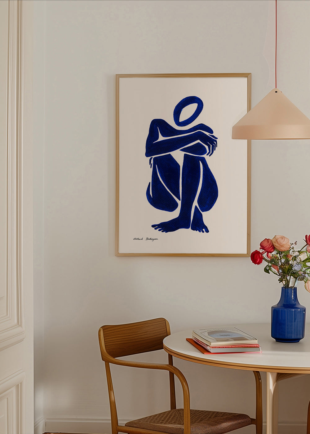 Abstrakt konst med sittande blå figur