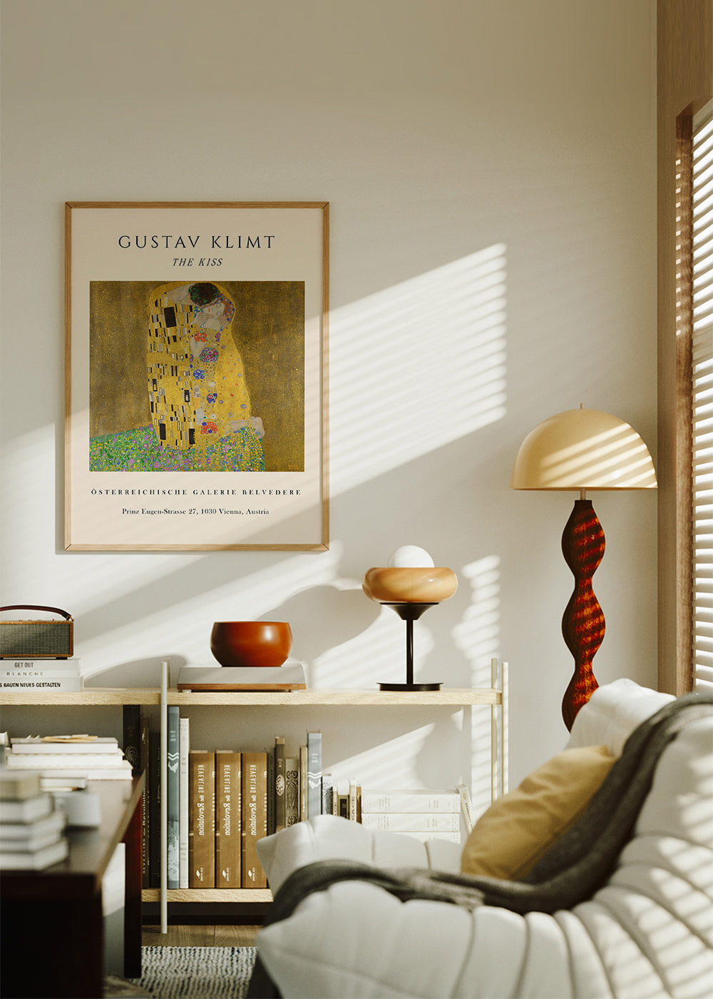 Vintageaffisch 'Kyssen' av Klimt i guld