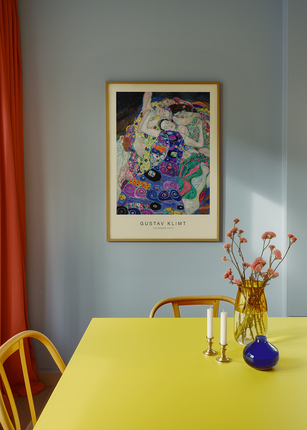 Vintage-affisch med ornamentala figurer inspirerad av Klimt