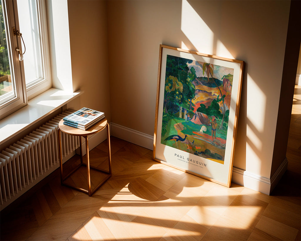 Tropiskt landskap med påfåglar