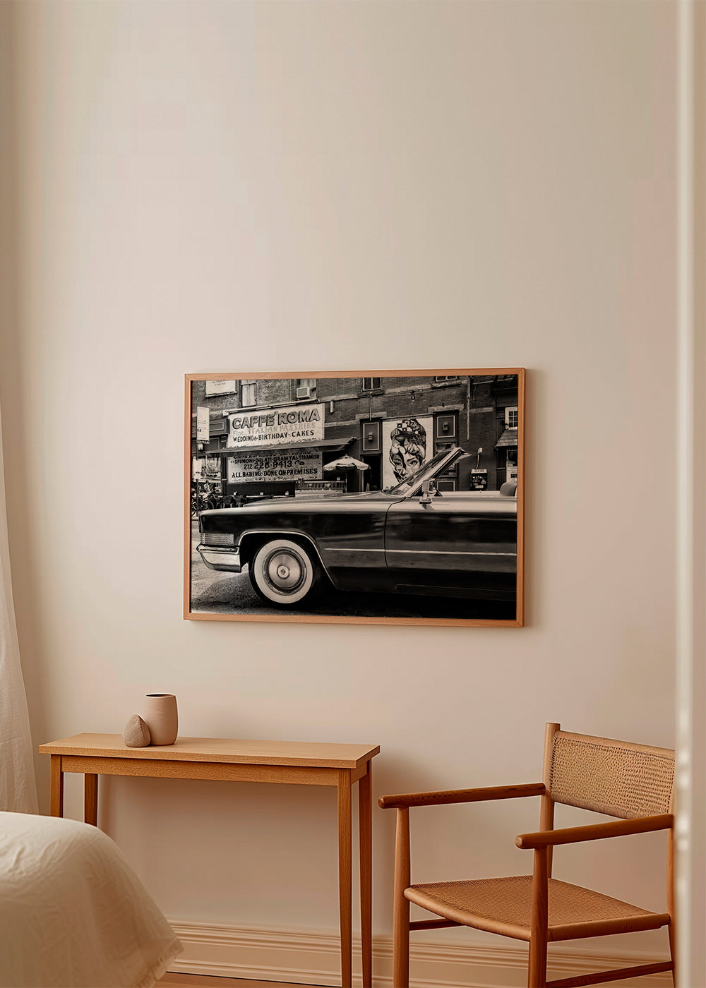 Fotografi av klassisk bil och stads-mural