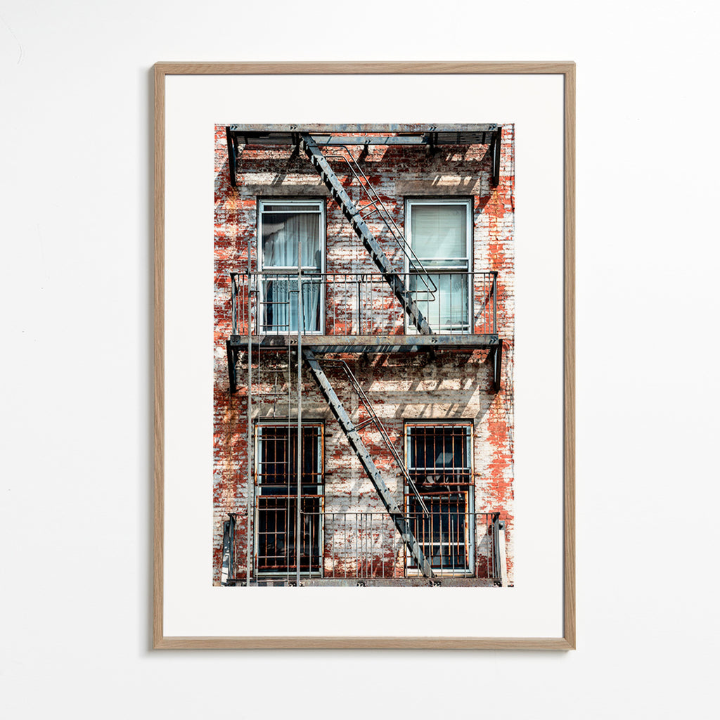 Fotografi av fasad med nödtrappa – Oak Frame