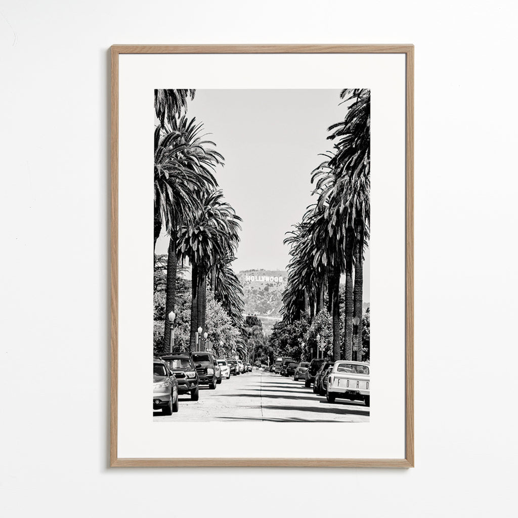 Reseaffisch Hollywood palmgata i svartvitt – Oak Frame