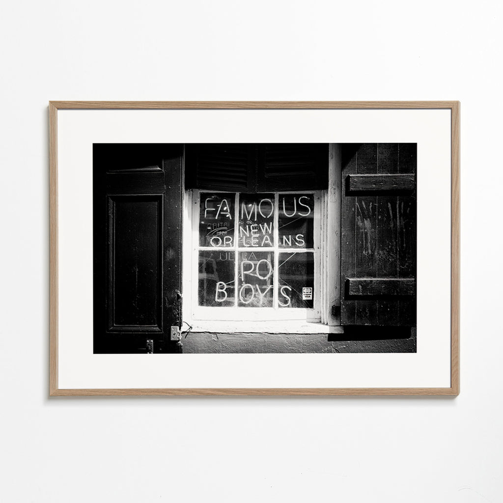 Kökskonst: New Orleans-skylt i svartvitt – Oak Frame