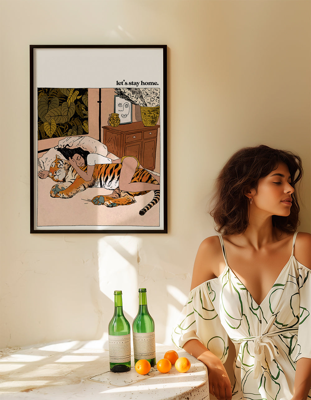 Illustration: kvinna som kramar en tiger hemma
