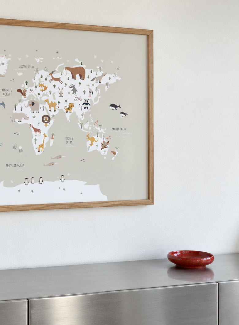Mapa con animales beige - Framed poster detail