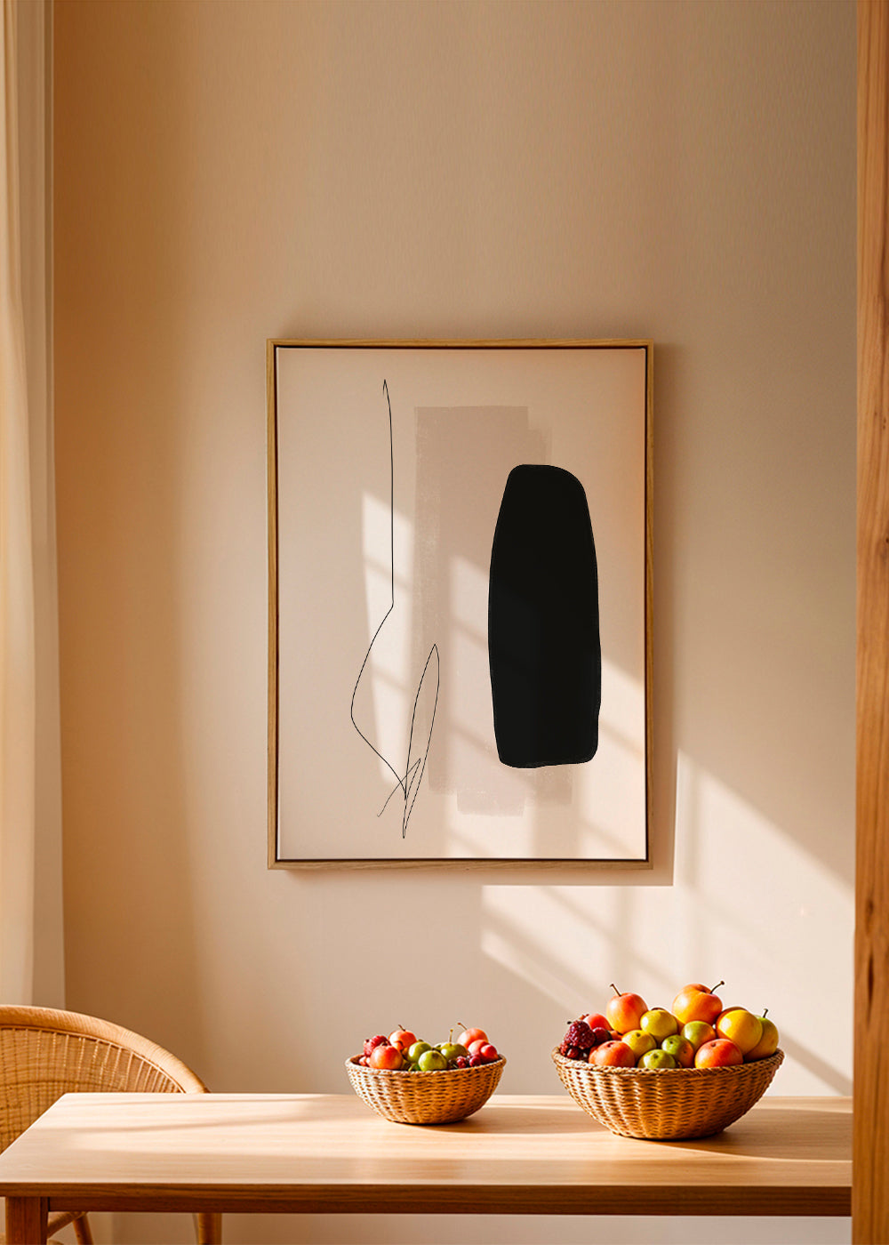 Minimalistisk konst med svart form och organisk linje
