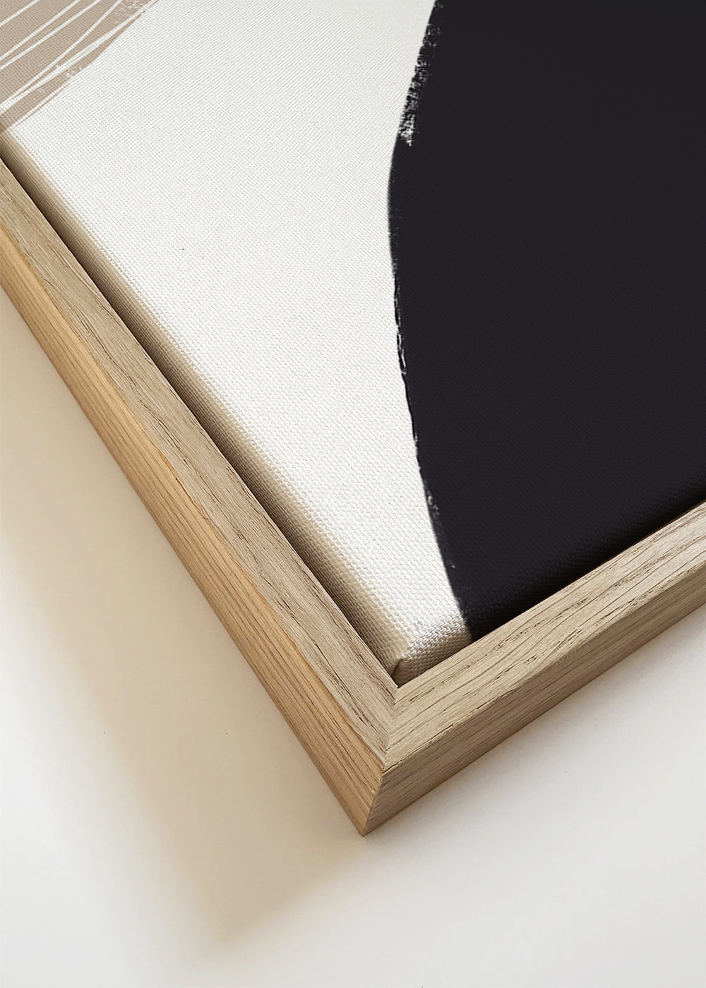 Minimalistisk konst med organiska beige former