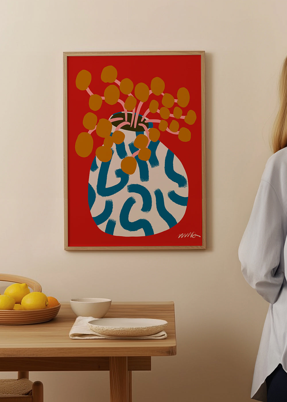 Botanisk poster med vas och gyllene blommor
