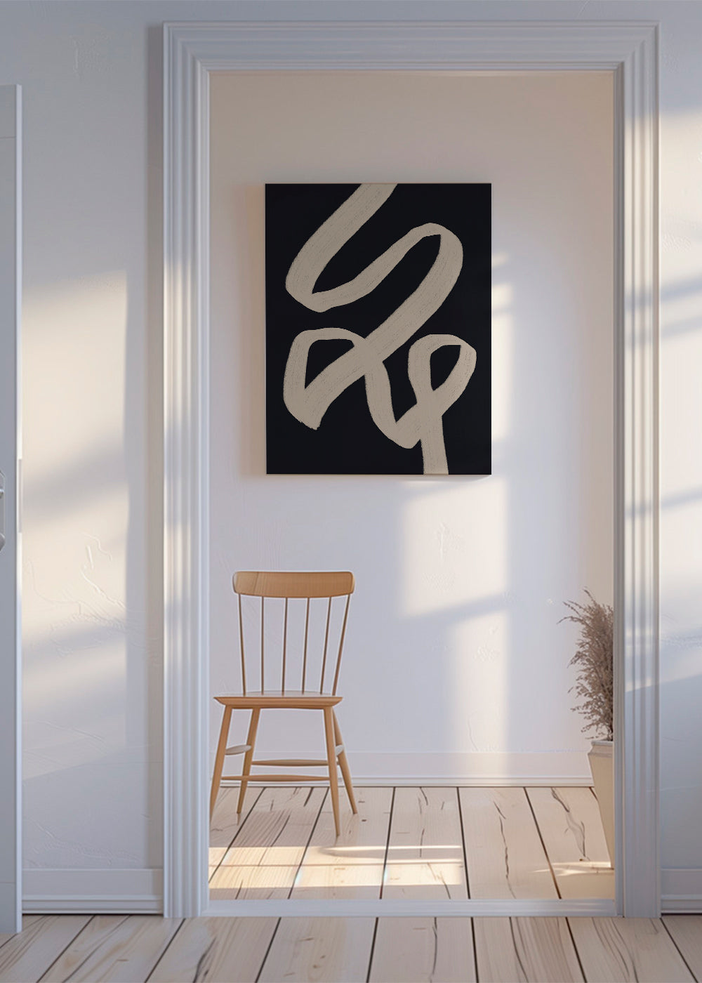 Abstrakt konst med beige penseldrag på mörk bakgrund