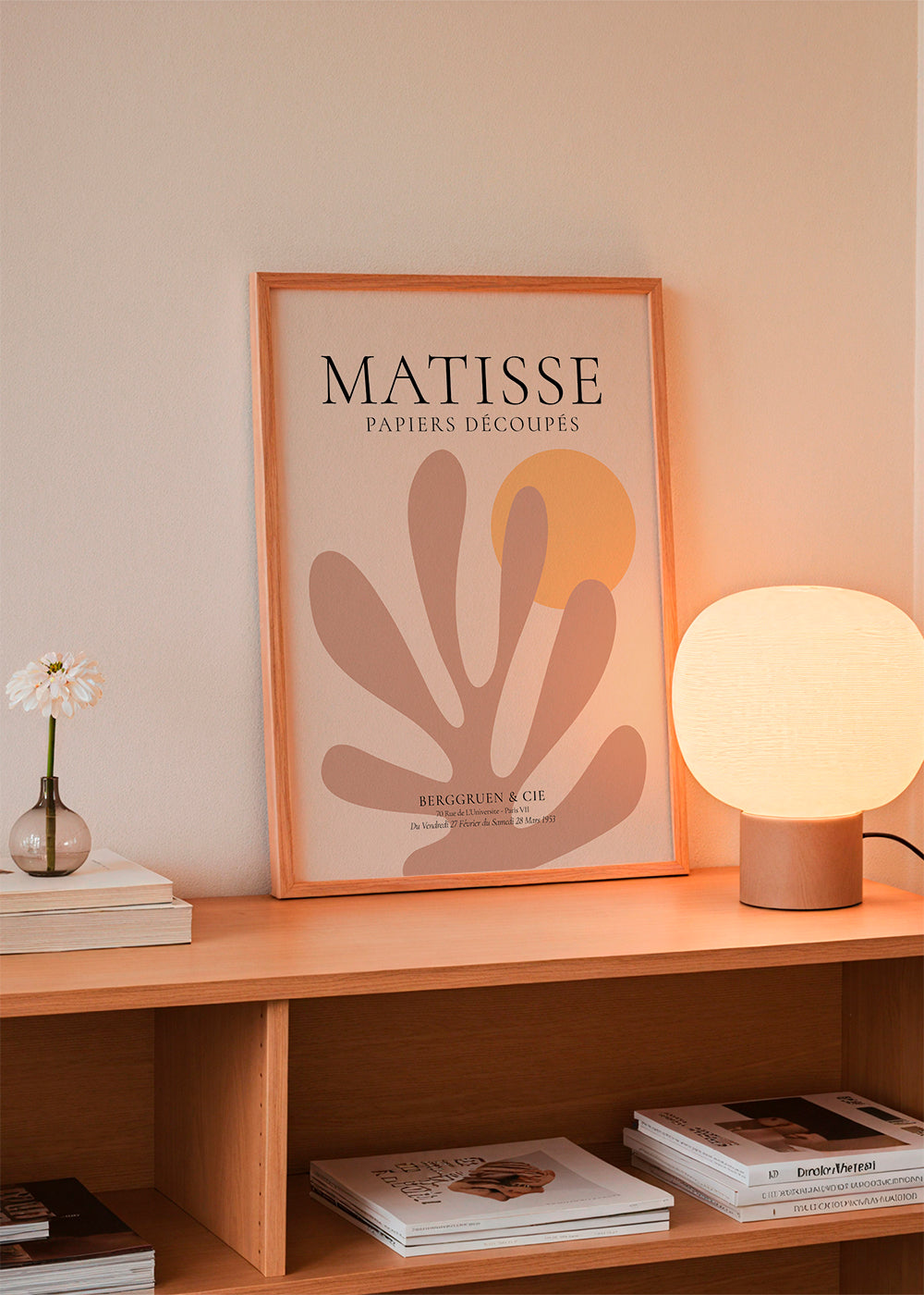 Botanisk poster med organiska former och gul sol