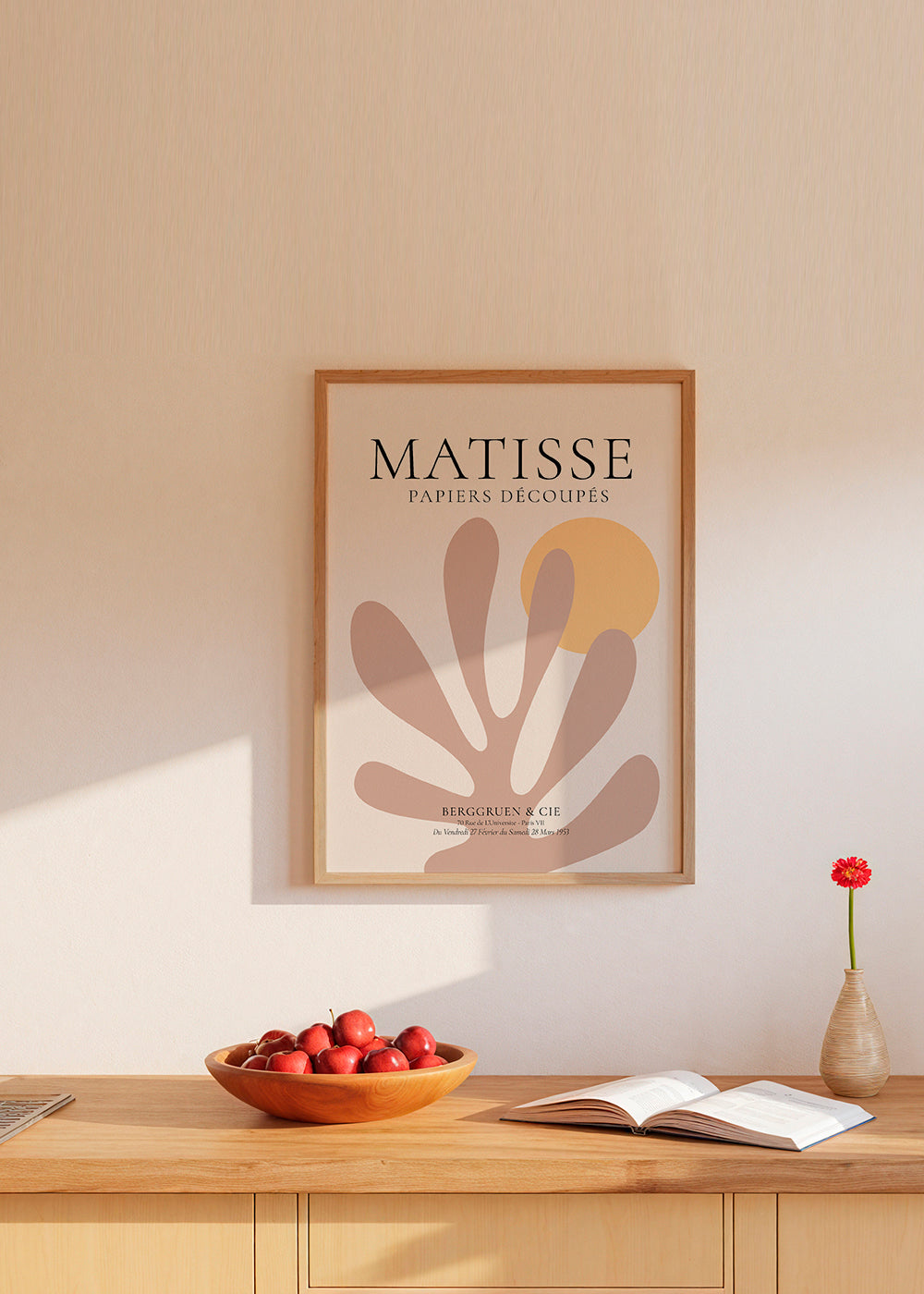 Botanisk poster med organiska former och gul sol
