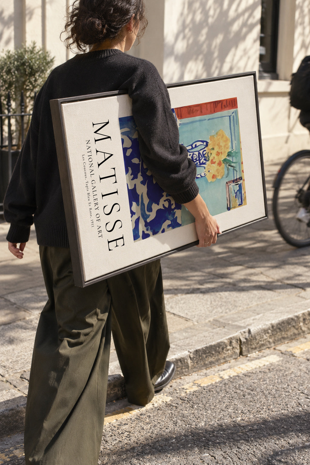 Henri Matisse Les Coucous, Tapis Bleu Et Rose, 1911 - Framed canvas in an interior