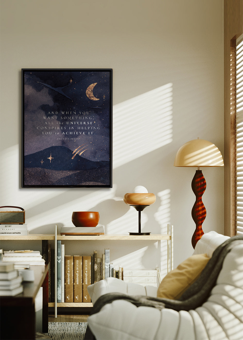 Illustration av månupplyst universum med citat