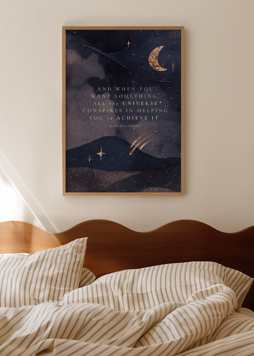 Illustration av månupplyst universum med citat
