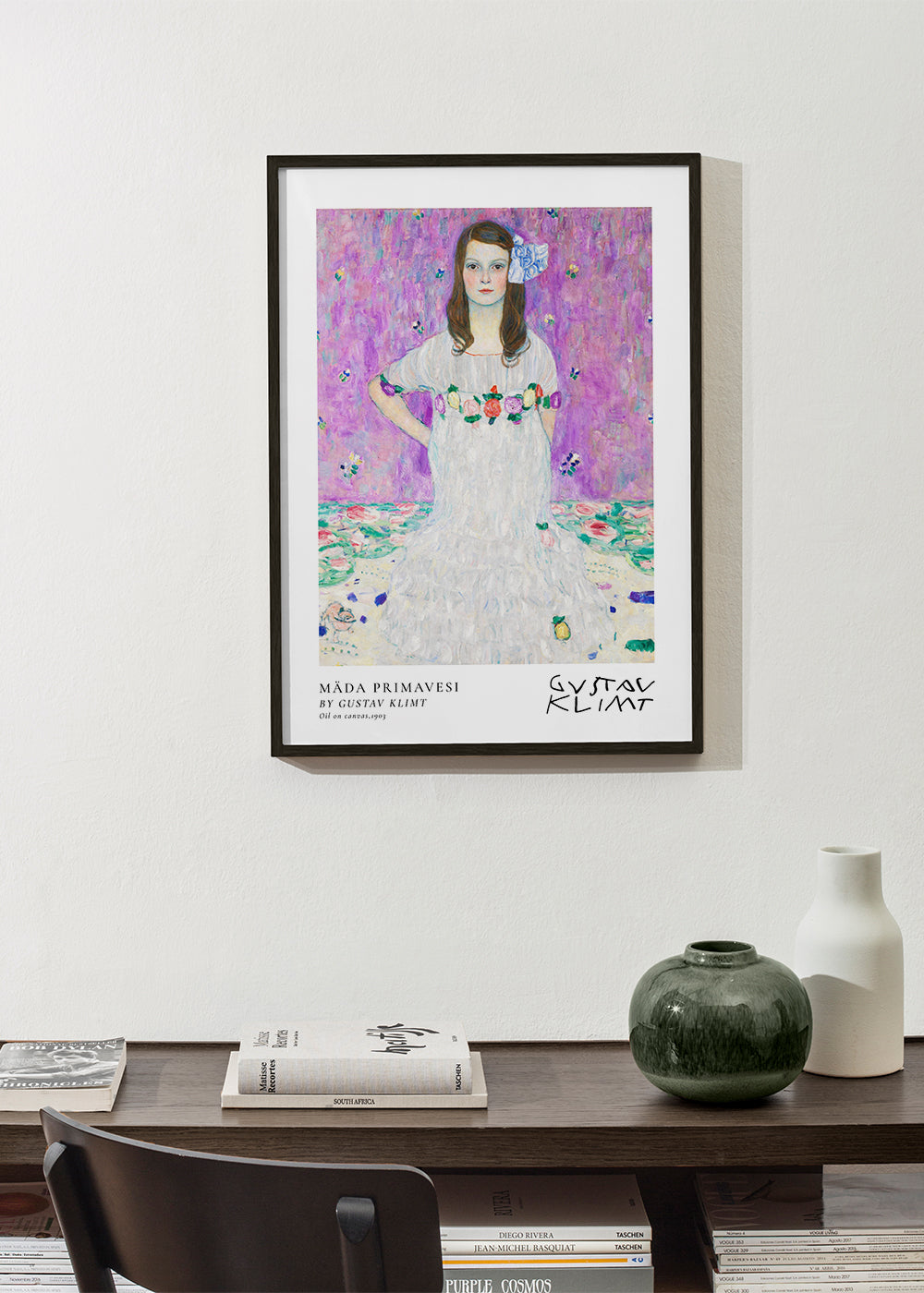Illustration av flicka i vit klänning med blomkrans