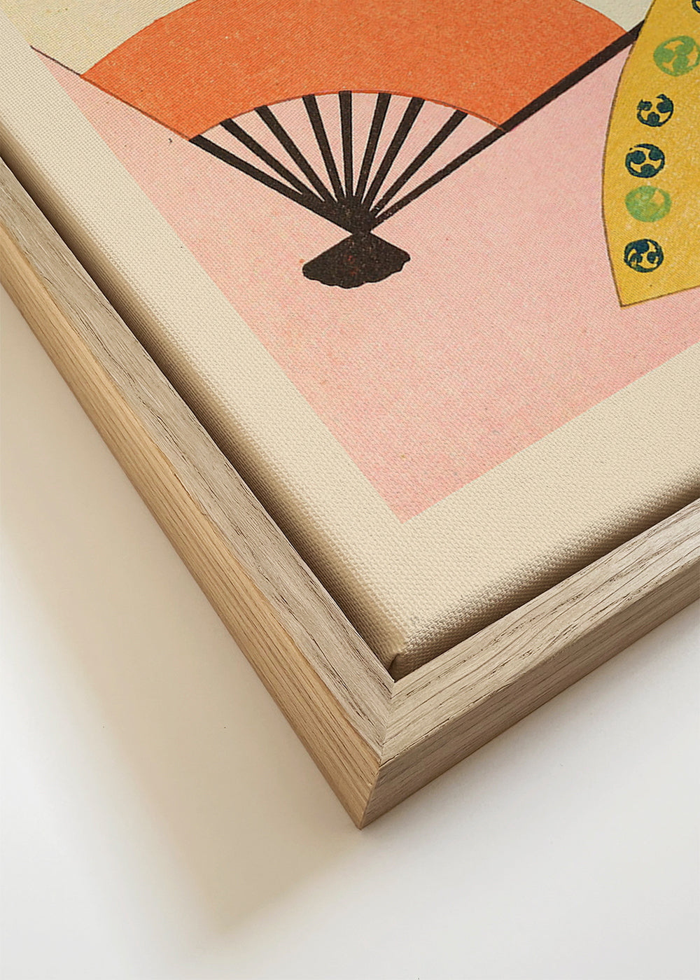 Japansk illustration med fläktar på rosa bakgrund