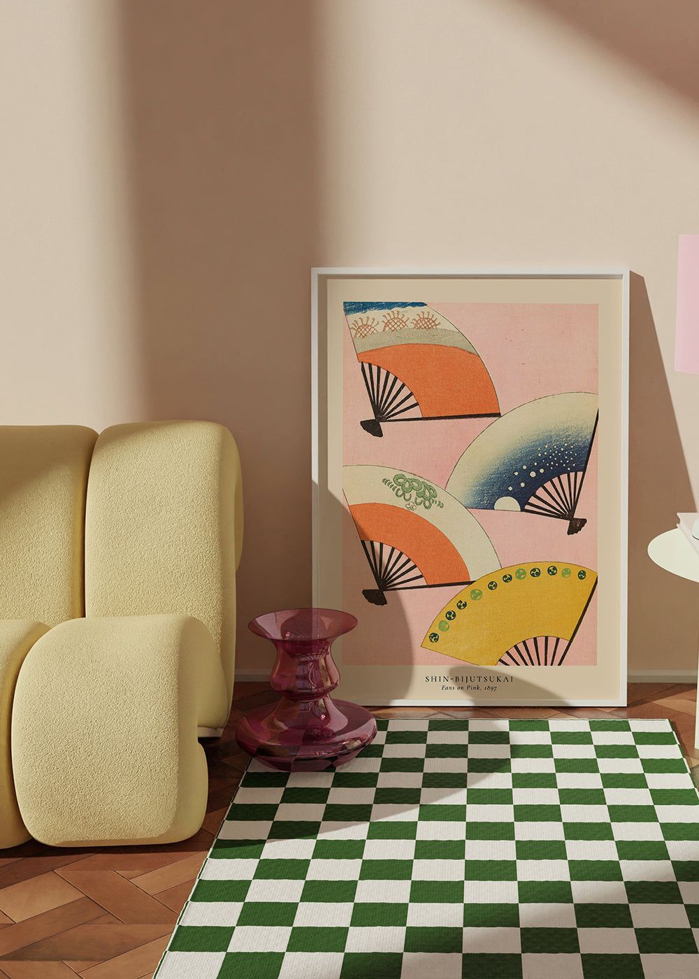 Japansk illustration med fläktar på rosa bakgrund