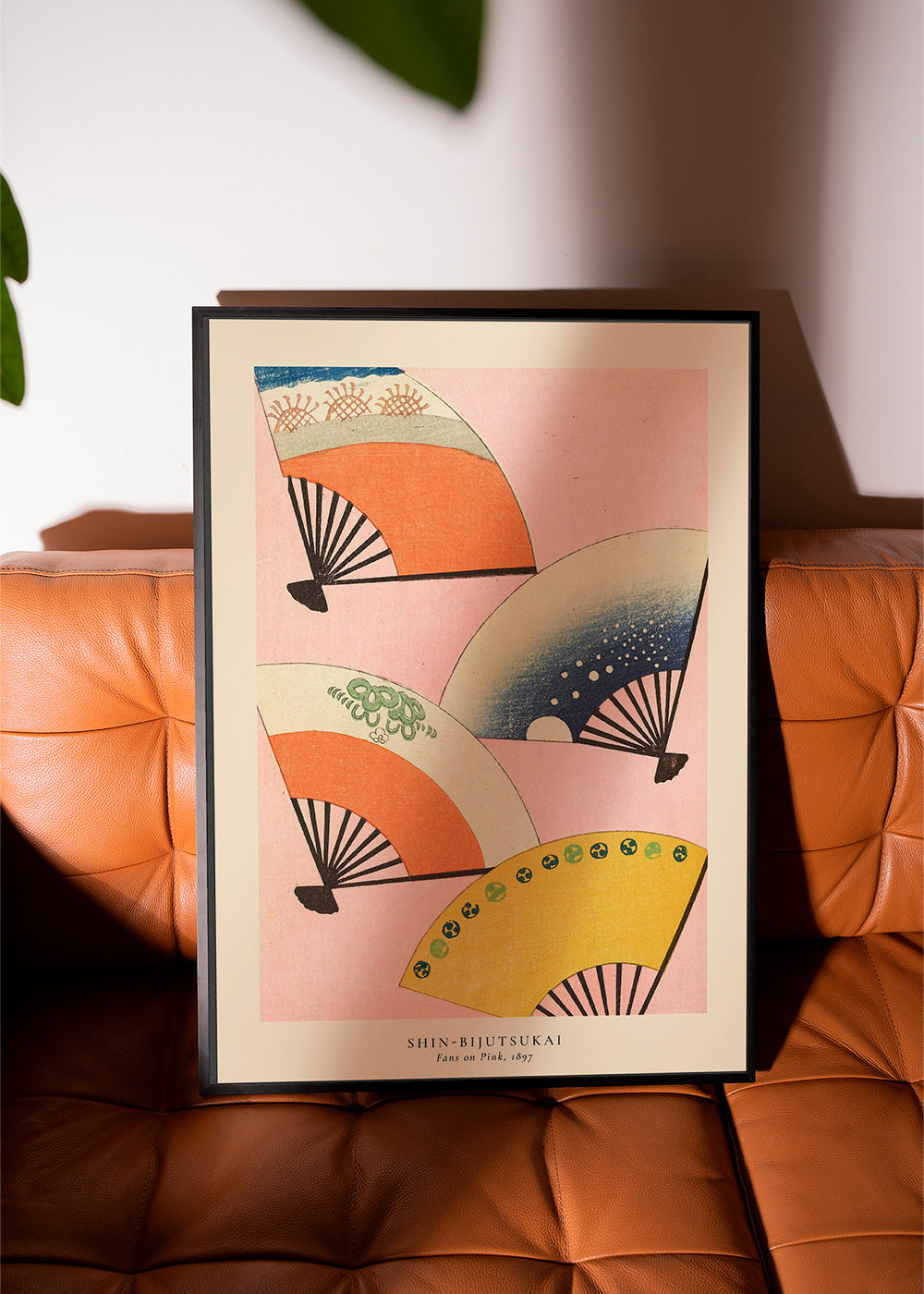 Japansk illustration med fläktar på rosa bakgrund