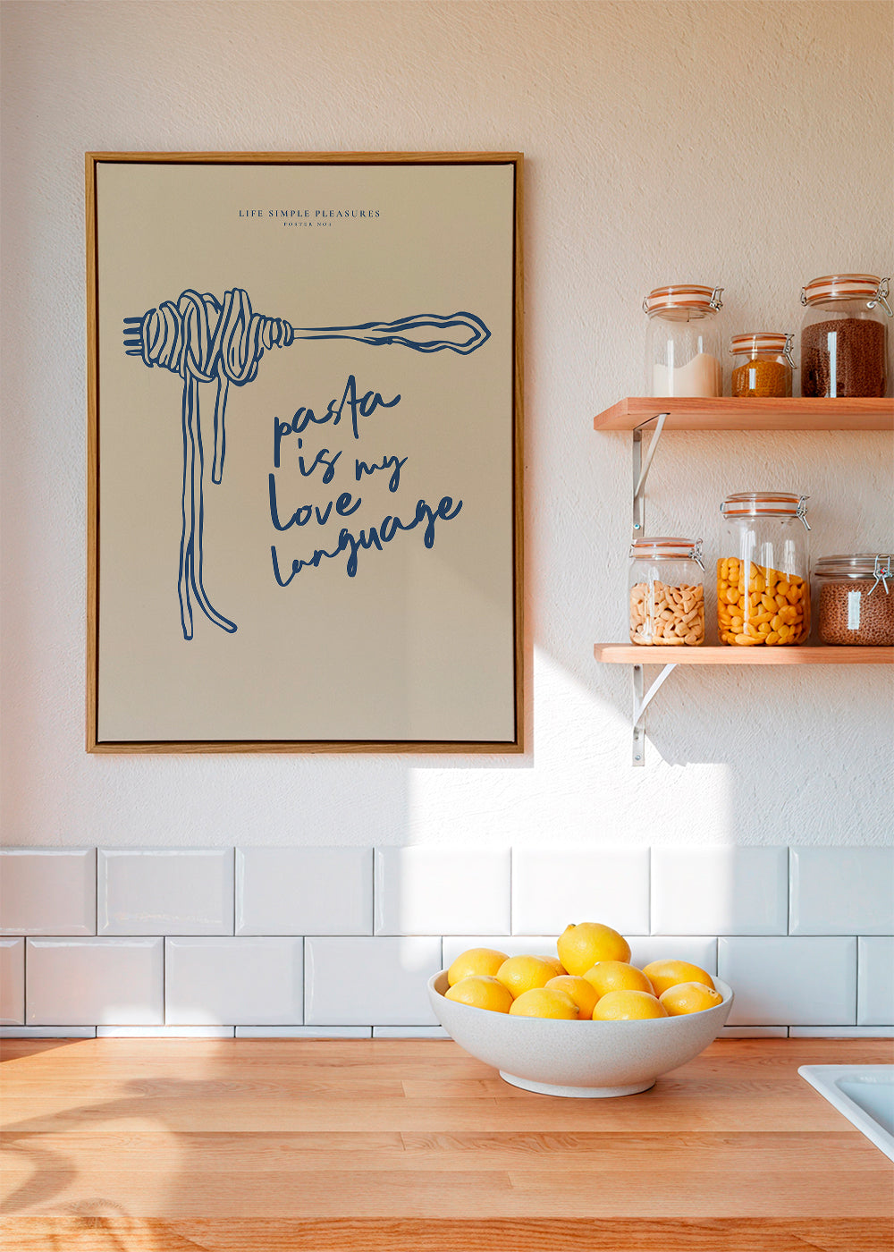 Kökskonst pasta och blå handstil