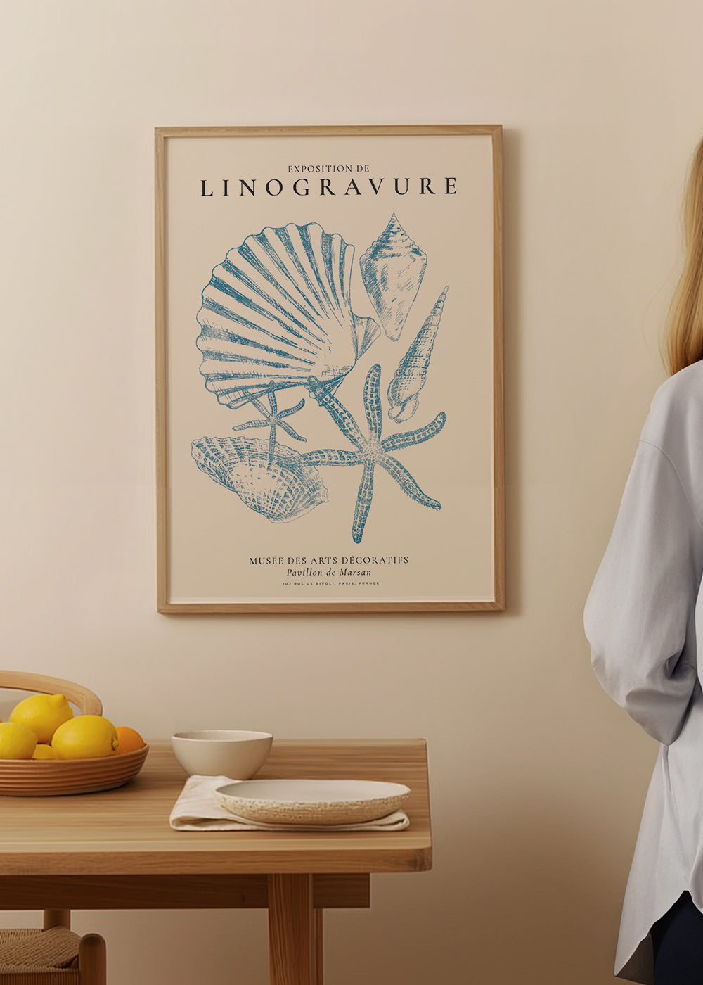 Linoleumssnitt med snäckor i blått