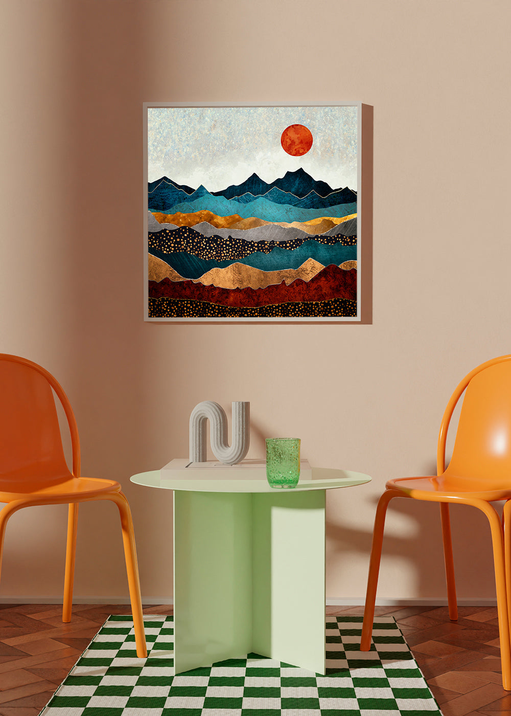 Landskapskonst med lager av berg och bärnsten-sol