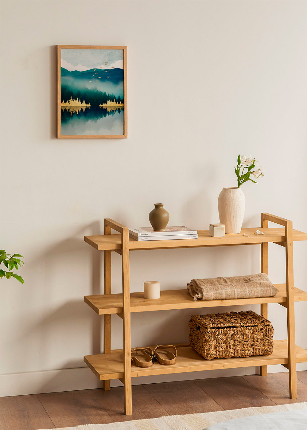 Landskapsbild med spegling och gyllene inslag