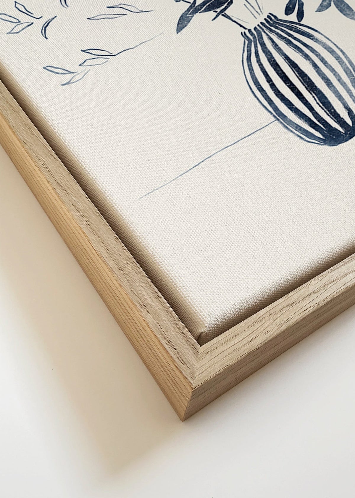 Botanisk poster: blå grenar i vas – Canvas detail