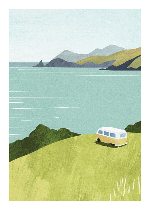 Landskapsbild med buss vid havet