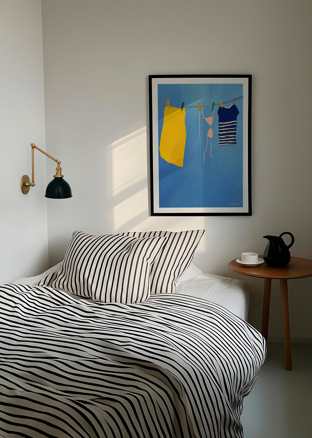 Illustration tvätt på lina mot blå bakgrund