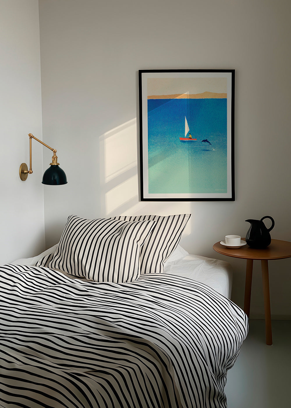 Konstverk med delfin och segelbåt i blått hav – Product2