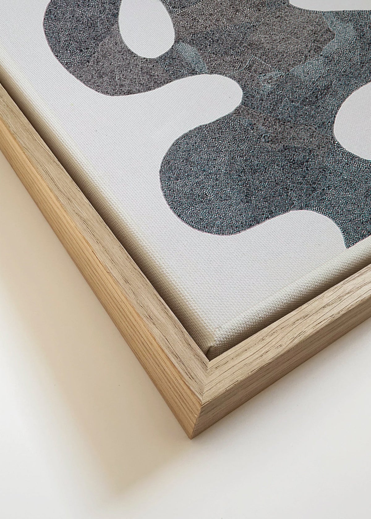 Prickigt abstrakt verk med stor siluett – Canvas detail